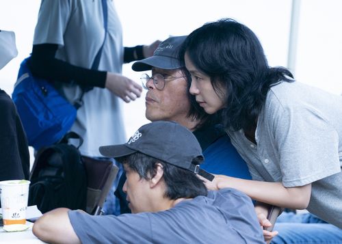 영화 '가능한 사랑'의 이창동 감독(좌)과 배우 전도연(우)[넷플릭스 제공. 재판매 및 DB 금지]