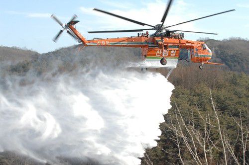 산불 진화 투입되는 대형 헬기[산림청 제공. 재판매 및 DB 금지]