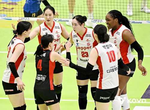 득점 후 기뻐하는 페퍼저축은행 선수들[한국배구연맹 제공. 재판매 및 DB 금지]
