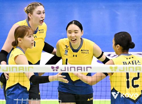 득점 후 기뻐하는 현대건설 선수들[한국배구연맹 제공. 재판매 및 DB 금지]