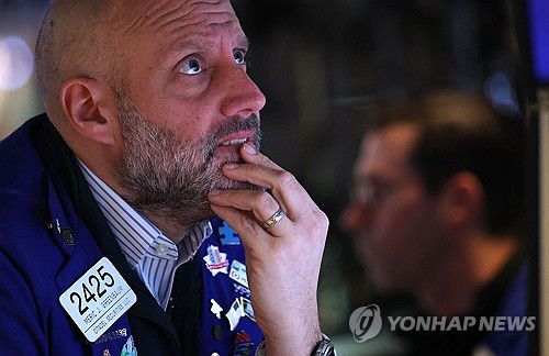 뉴욕증권거래소의 트레이더[뉴욕 AFP=연합뉴스. 재판매 및 DB 금지]