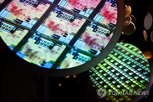 대산 신주시에 있는 TSMC박물관에 전시된 웨이퍼 이미지[AFP=연합뉴스]