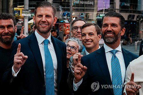 에릭 트럼프와 도널드 트럼프 주니어 [로이터 연합뉴스 자료사진. 재판매 및 DB 금지]