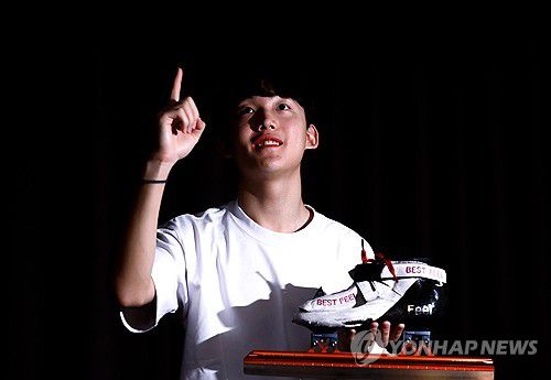 한국 쇼트트랙 '샛별' 임종언(서울=연합뉴스) 홍해인 기자 = 한국 쇼트트랙 남자 대표팀 '차세대 에이스' 임종언이 5일 서울 종로구 연합뉴스 사옥에서 인터뷰하기에 앞서 포즈를 취하고 있다. 2025.11.6 hihong@yna.co.kr