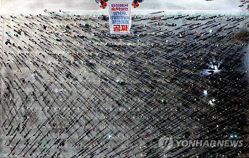 화천산천어축제 밤낚시터 인파[화천군 제공.재판매 및 DB 금지]