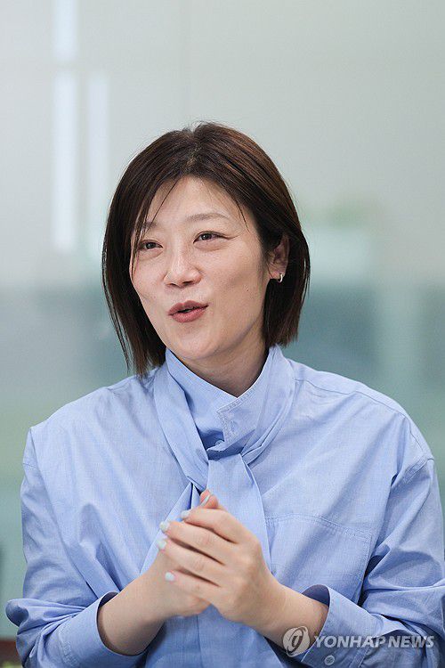 질문에 답하는 임선애 감독(서울=연합뉴스) 류효림 기자 = 영화 '당신이 영화를 그만두면 안 되는 30가지 이유'의 임선애 감독이 지난 20일 서울 마포구 상암동 CJ ENM센터에서 연합뉴스와 인터뷰를 하고 있다. 2026.1.21 ryousanta@yna.co.kr