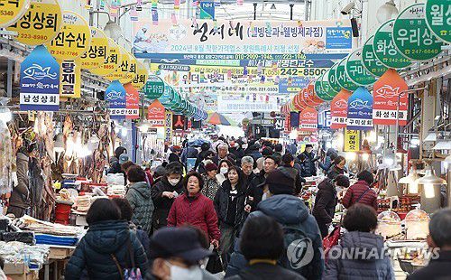 서민들이 애용하는 마산 어시장 전경[연합뉴스 자료사진]