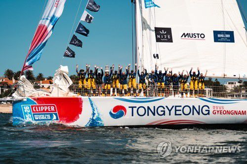 2025∼26 클리퍼 요트대회에 참가한 통영호[경남도 제공]