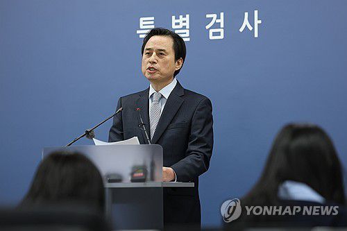 내란특검 최종 수사 결과 발표하는 조은석 특별검사(서울=연합뉴스) 김성민 기자 = 조은석 특별검사가 지난해 12월 15일 서울 서초구 서울고검 기자실에서 12·3 비상계엄 사태 관련 내란·외환 사건 최종 수사 결과를 발표하고 있다. 2025.12.15 ksm7976@yna.co.kr