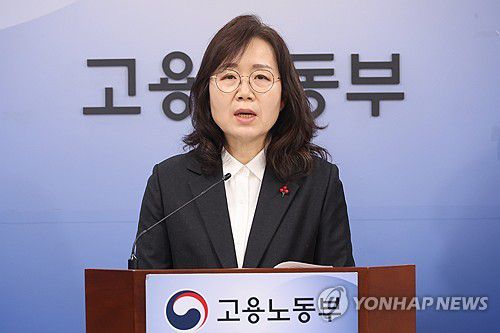 고용부, 올해 근로감독 사업장 대폭 확대(세종=연합뉴스) 김주성 기자 = 이현옥 고용노동부 노동정책실장이 22일 정부세종청사 고용노동부 기자실에서 2026년 사업장 감독계획을 발표하고 있다. 2026.1.22 utzza@yna.co.kr