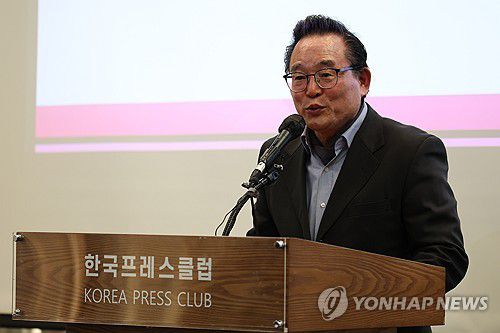 인사말하는 이희범 서울·경기·인천 좋은교육감후보추대시민회의 운영위원장(서울=연합뉴스) 류효림 기자 = 이희범 서울·경기·인천 좋은교육감후보추대시민회의 운영위원장이 22일 서울 중구 프레스센터에서 열린 서울·경기·인천 좋은교육감후보추대시민회의 출범식에서 인사말을 하고 있다. 2026.1.22 ryousanta@yna.co.kr