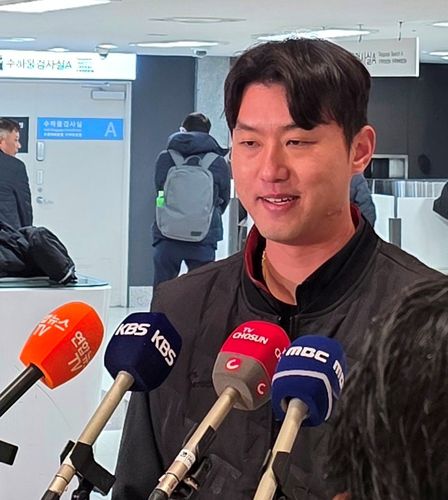 23일 출국 전 인터뷰하는 KIA 홍건희[촬영= 김동찬]