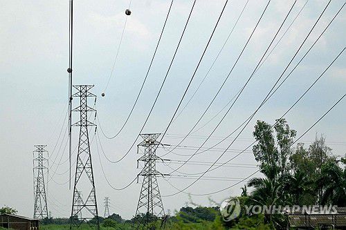 21일(현지시간) 콜롬비아 변전소 인근 송전선로[윰보 AFP=연합뉴스. 재판매 및 DB 금지]