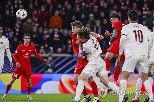 미트윌란 조규성(10번)이 브란 경기하는 모습.[EPA=연합뉴스]