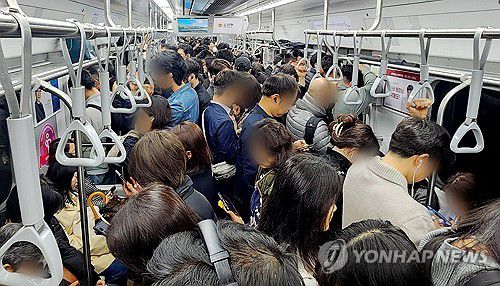 서울 시내버스 파업, 지하철은 북새통[연합뉴스 자료사진]