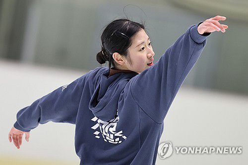 훈련하는 이해인(서울=연합뉴스) 서대연 기자 = 밀라노 코르티나담페초 동계올림픽 개막을 한 달여 앞둔 8일 서울 노원구 태릉선수촌 실내빙상장에서 피겨 스케이팅 이해인이 훈련하고 있다. 2026.1.8 dwise@yna.co.kr