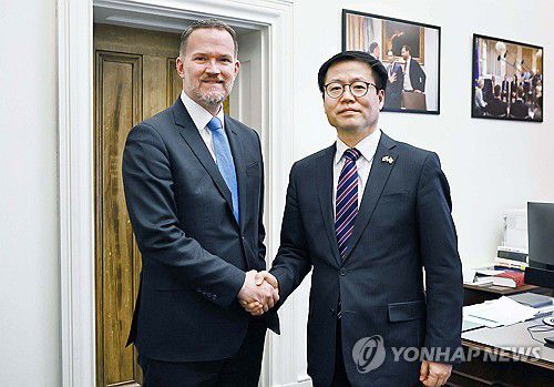 여한구 통상교섭본부장과 그리어 미국무역대표[산업통상부 제공. 재판매 및 DB 금지]