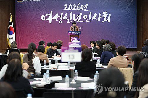 2026년 여성신년 인사회(서울=연합뉴스) 류효림 기자 = 원민경 성평등가족부 장관이 23일 서울 중구 은행회관에서 열린 2026년 여성신년 인사회에서 인사말을 하고 있다. 2026.1.23 ryousanta@yna.co.kr