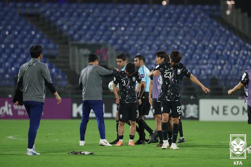 패배에 아쉬워하는 선수들[대한축구협회 제공. 재판매 및 DB 금지]
