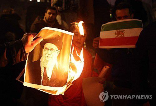 런던에서 열린 이란 반정부 시위대 지지 행동[EPA 연합뉴스 자료사진. 재판매 및 DB 금지]