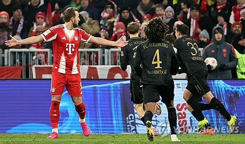골 넣고 기뻐하는 아우크스부르크 선수들[EPA=연합뉴스]
