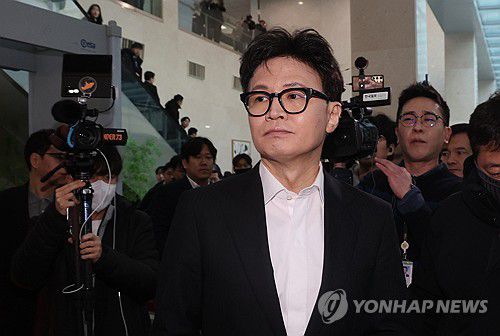 기자회견 마친 국민의힘 한동훈 전 대표(서울=연합뉴스) 신현우 기자 = 국민의힘 한동훈 전 대표가 14일 당 윤리위원회가 본인을 제명 결정한 것과 관련해 입장을 밝힌 뒤 회견장을 떠나고 있다. 2026.1.14 [공동취재] nowwego@yna.co.kr