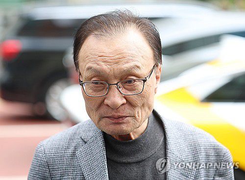 이해찬 민주평통 수석부의장 별세(서울=연합뉴스) 이해찬 민주평화통일자문회의 수석부의장이 25일 베트남에서 치료 중 별세했다고 민주평통이 밝혔다. 향년 73세.      사진은 2024년 4월 5일, 당시 더불어민주당 상임공동선대위원장이던 이해찬 민주평통 수석부의장이 여의동주민센터에 마련된 4·10 총선 사전투표소를 방문한 모습. 2026.1.25 [연합뉴스 자료사진] photo@yna.co.kr