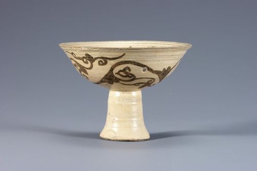 분청사기 철화 넝쿨무늬 마상배 [국립중앙박물관 제공]