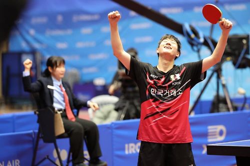 탁구 종합선수권 남자단체전 우승 확정 후 기뻐하는 한국거래소의 오준성[대한탁구협회 제공. 재판매 및 DB 금지]