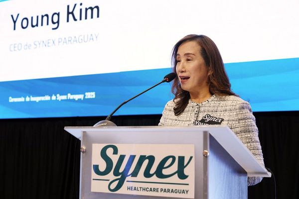 김영 대표가 사이넥스 파라과이 개소 기념식에서 환영사를 하고 있다.