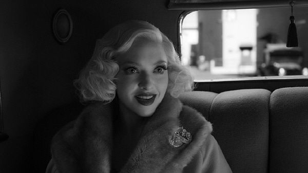 '맹크'에서 여배우 메리언 데이비스 역을 맡은 아만다 사이프리드 컷(넷플릭스 제공)