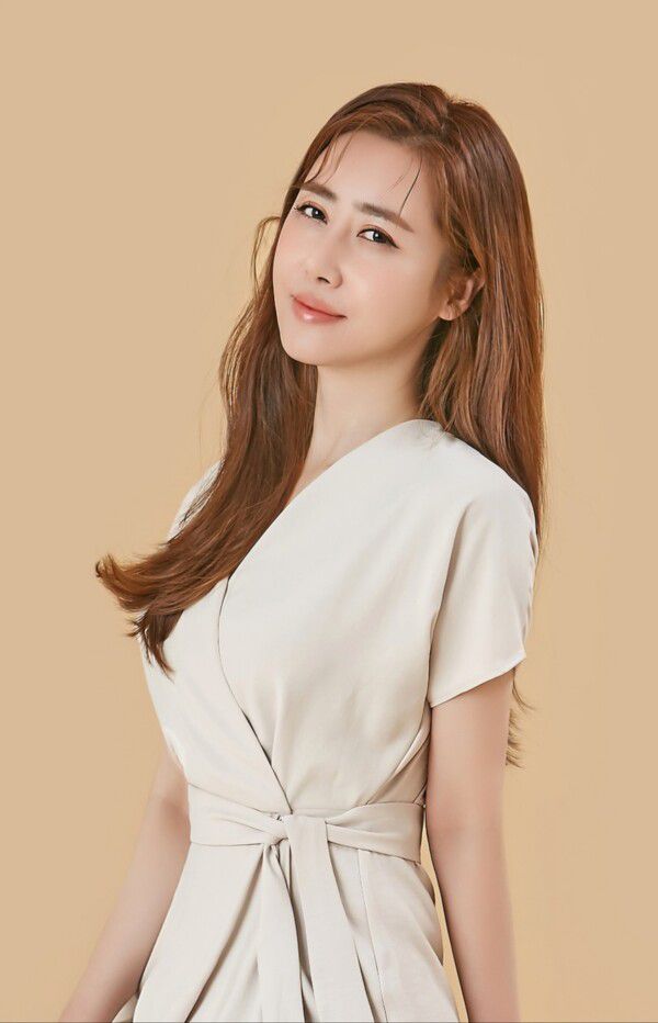 내레이션을 맡은 배우 최윤슬