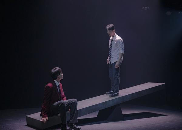 연극 '베이컨' 공연 사진 (제공 달 컴퍼니)