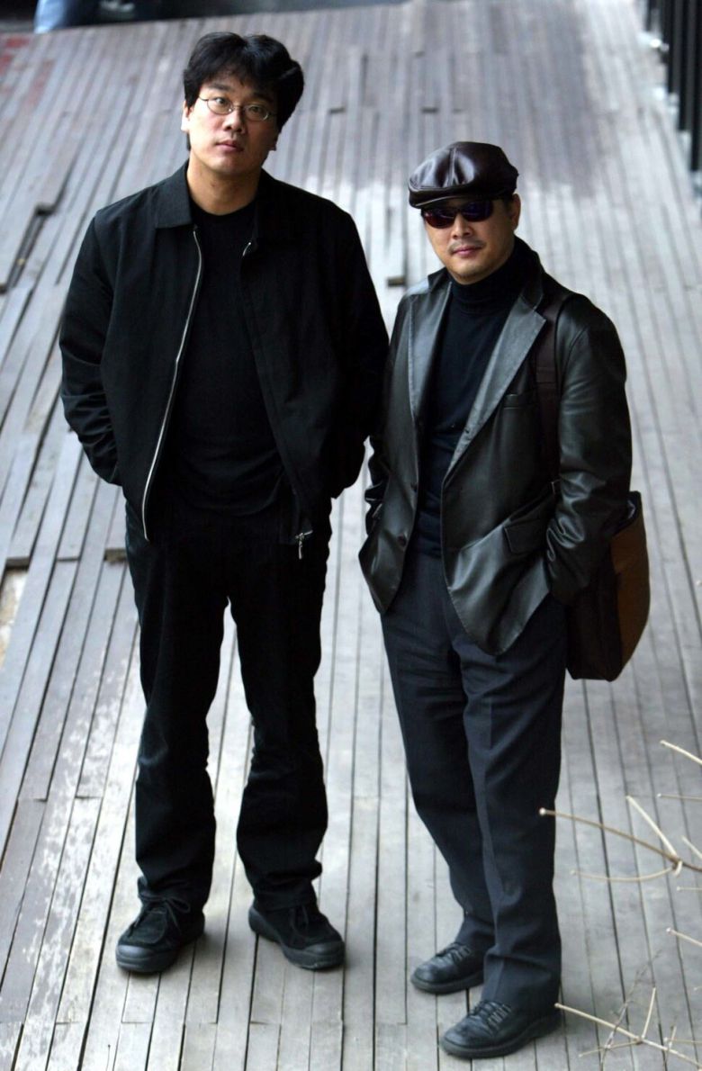 봉준호판 <올드보이>와 박찬욱판 <살인의 추억>을 상상해보는 것도 팬으로서 즐거운 일이다. <한겨레> 2003년 4월26일치에 봉준호와 박찬욱의 대담이 실렸다. 임종진 기자가 찍은 사진.