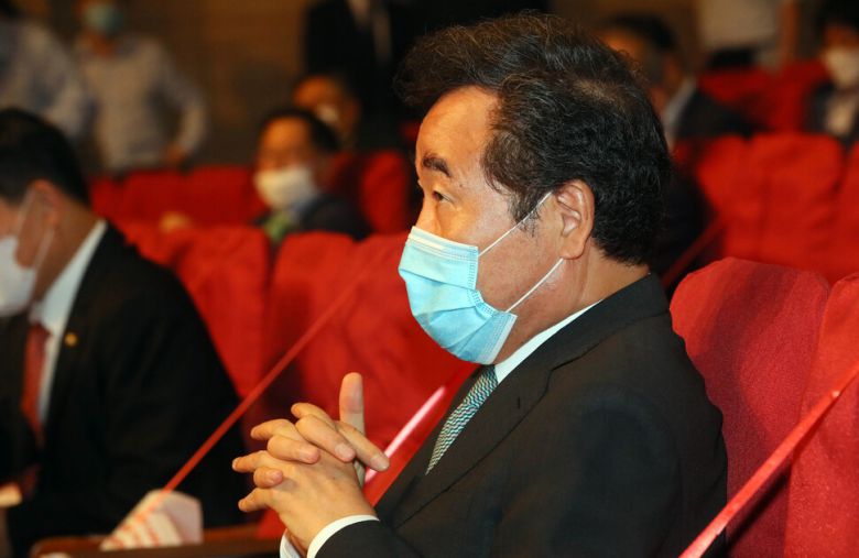 14일 국회 의원회관에서 열린 한 행사에 참석해 생각에 잠겨 있는 이낙연 의원. 연합뉴스