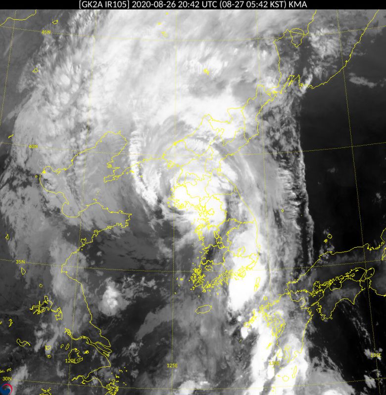 제8호 태풍 바비는 27일 오전 5시45분께 북한 황해도 옹진반도로 상륙했다. 천리안기상위성 2A호가 오전 5시40분께 촬영한 위성영상. 기상청 국가기상위성센터 제공