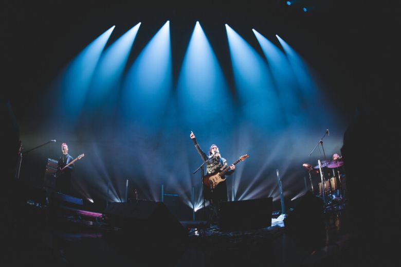 밴드 새소년. 왼쪽부터 박현진(베이스), 황소윤(보컬·기타), 유수(드럼). 매직스트로베리사운드 제공