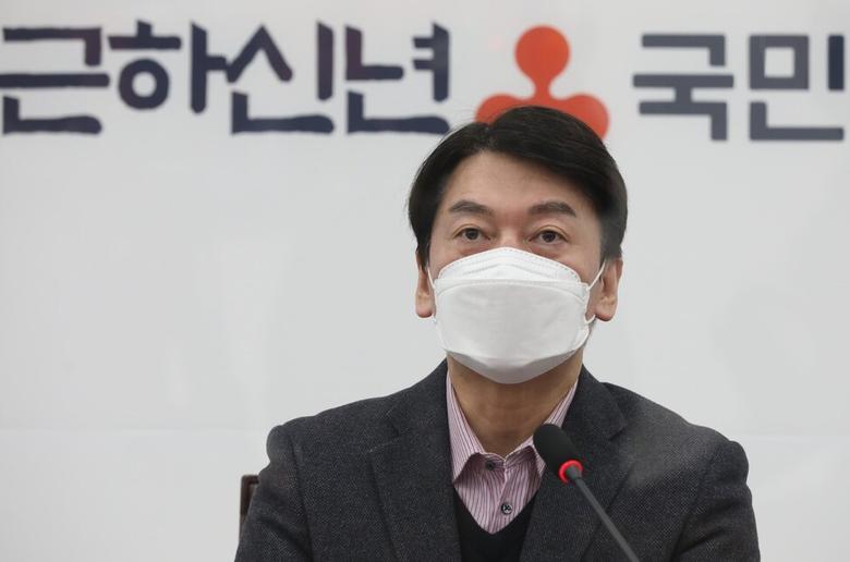 안철수 국민의당 대표가 11일 국회에서 열린 최고위원회의에서 발언하고 있다. 연합뉴스