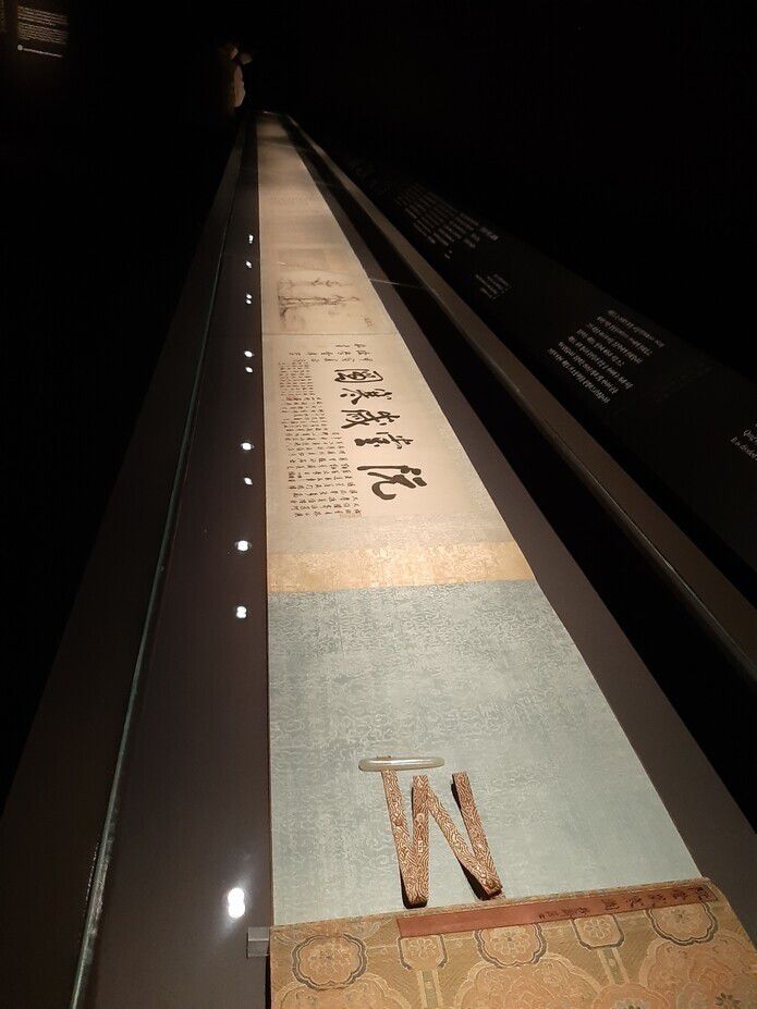 지난해 11월부터 국립중앙박물관 기획전시실에서 컬렉터 손창근씨의 기증을 기념해 14년 만에 전모가 공개된 추사 김정희의 명작 <세한도>의 전시 모습. <세한도>의 기증 전시는 문화유산의 국외 유출을 막고 공공 문화자산으로 국민이 공유하자는 취지의 물납제 관련 논의를 활성화하는 중요한 계기가 됐다.