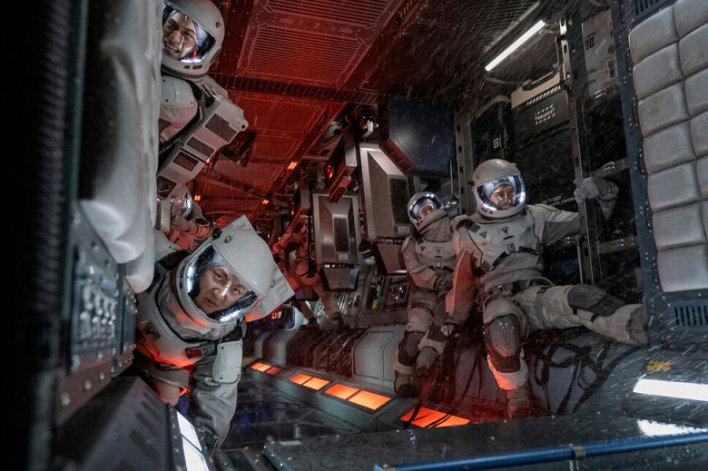 배우 정우성이 제작한 넷플릭스 오리지널 시리즈 <고요의 바다> 스틸컷. 넷플릭스 제공