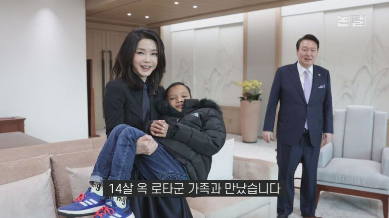 [논썰]“영부인 놀이” "대통령 행세" 비판, 김건희 떠들썩 행보 왜? 한겨레tv