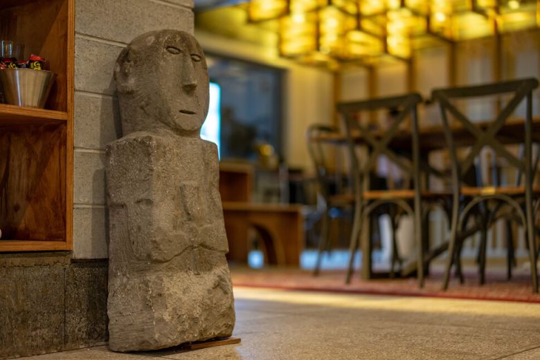 통영에서 전국의 크래프트 비어를 맛 볼 수 있는 스테이 겸 펍 ‘미륵미륵’. 미륵미륵 제공