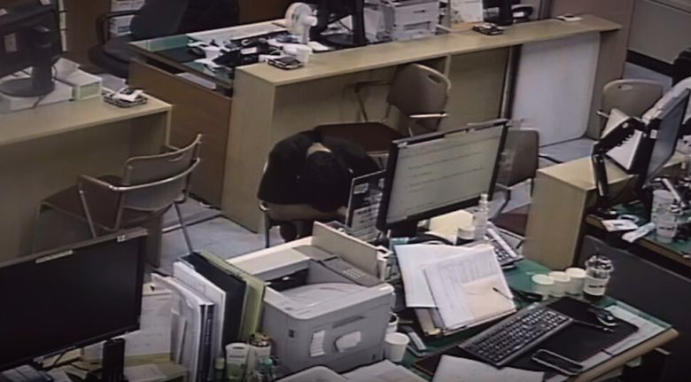 ‘리얼 탐사 추적극’을 표방하는 다큐멘터리 <국가수사본부> 스틸컷. 웨이브 제공