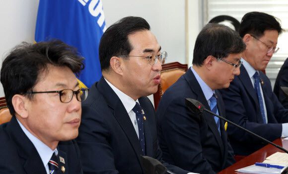 박홍근 더불어민주당 원내대표가 21일 오전 서울 여의도 국회에서 열린 원내대책회의에서 발언하고 있다. 연합뉴스