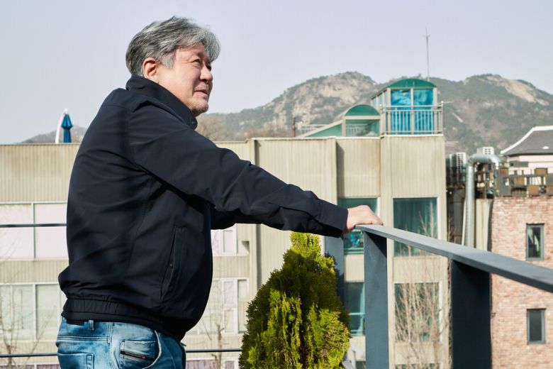 디즈니플러스 시리즈 <카지노>에서 주인공 차무식을 연기한 배우 최민식. 디즈니플러스 제공