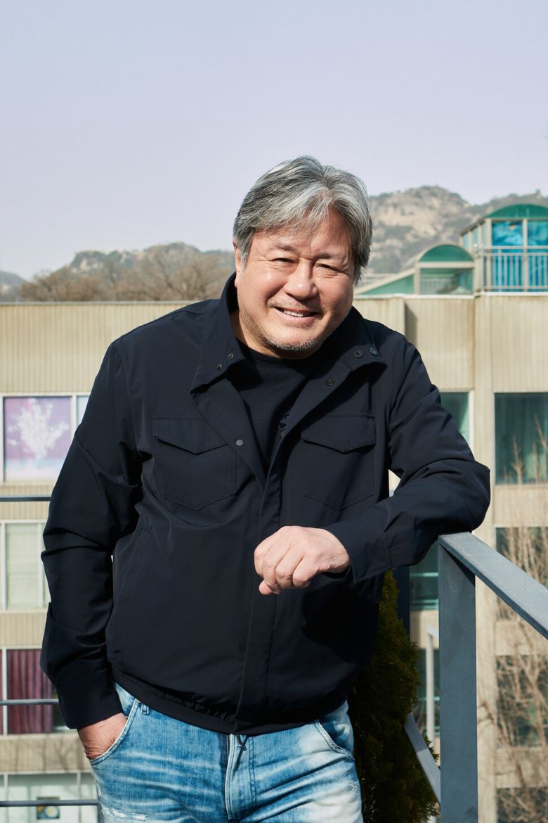 디즈니플러스 시리즈 <카지노>에서 주인공 차무식을 연기한 배우 최민식. 디즈니플러스 제공