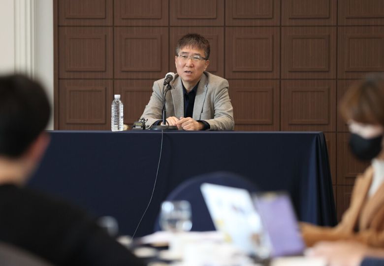 장하준 영국 런던대 교수가 지난 3월27일 서울 중구 프레스센터에서 열린 <장하준의 경제학 레시피> 출간 기념 기자간담회에서 인사말을 하고 있다. 연합뉴스