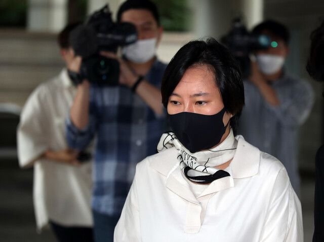 국정농단 사건으로 징역 18년이 확정된 최서원(개명 전 최순실)씨의 조카 장시호씨가 지난 2020년 7월24일 오후 서울 서초구 서울고등법원에서 열린 파기환송심에 출석한 뒤 법정을 나서고 있다. 연합뉴스