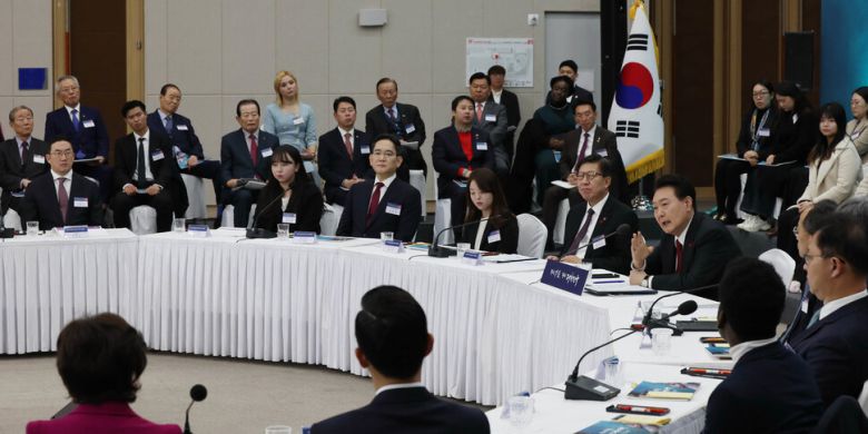 윤석열 대통령이 6일 부산항 국제전시컨벤션센터에서 열린 ‘부산시민의 꿈과 도전’ 격려 간담회에서 발언하고 있다. 대통령실사진기자단