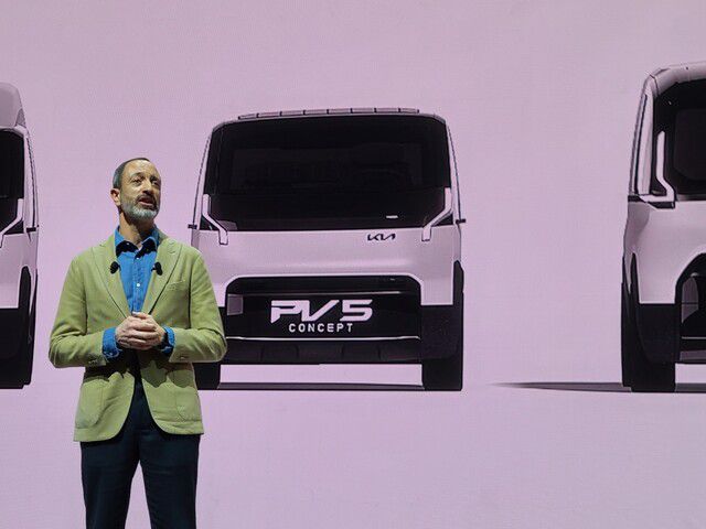 기아의 카림 하비브 부사장인 9일 미국 라스베이거스 CES2024가 열리고 있는 만달레이베이 컨벤션센터에서 기아의 PBV 콘셉트차량 PV5 실물을 공개했다.